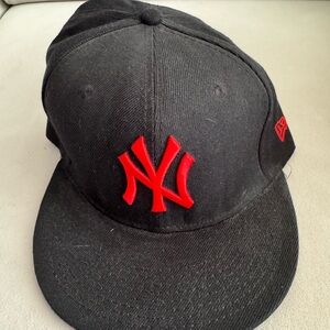 New York Yankees Black Cap with Red Logo size 7.5